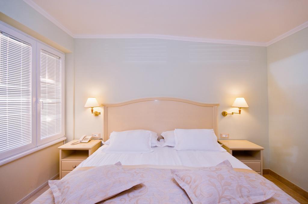 Hotel Sunceva Postelja Brela Bagian luar foto
