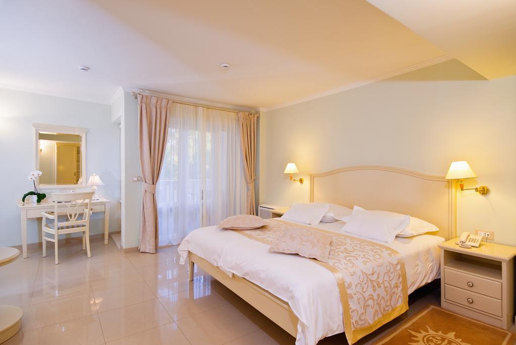 Hotel Sunceva Postelja Brela Bagian luar foto