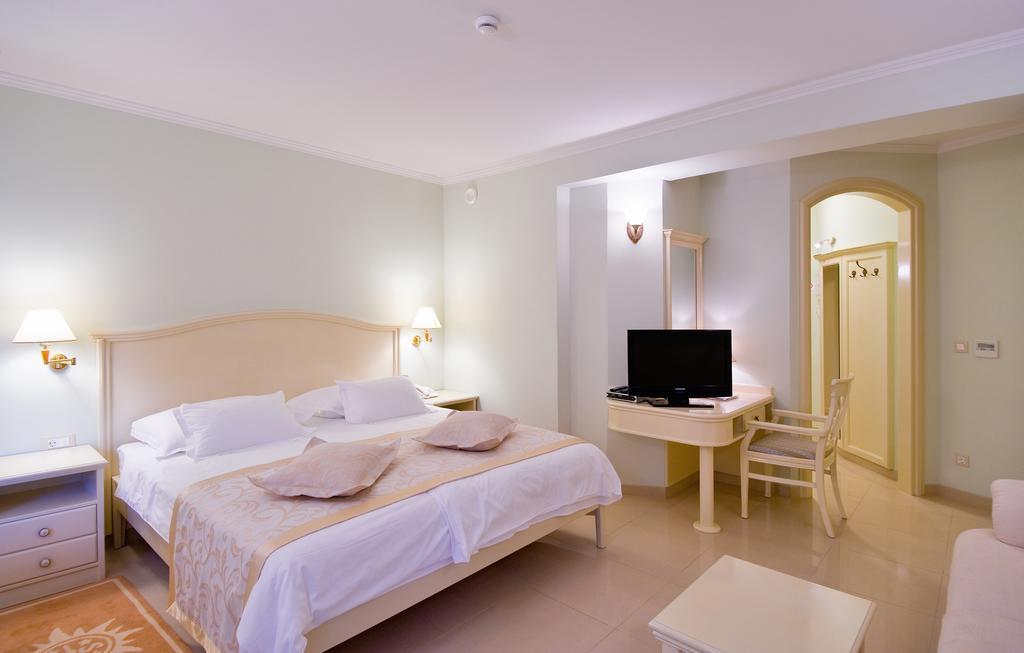 Hotel Sunceva Postelja Brela Bagian luar foto