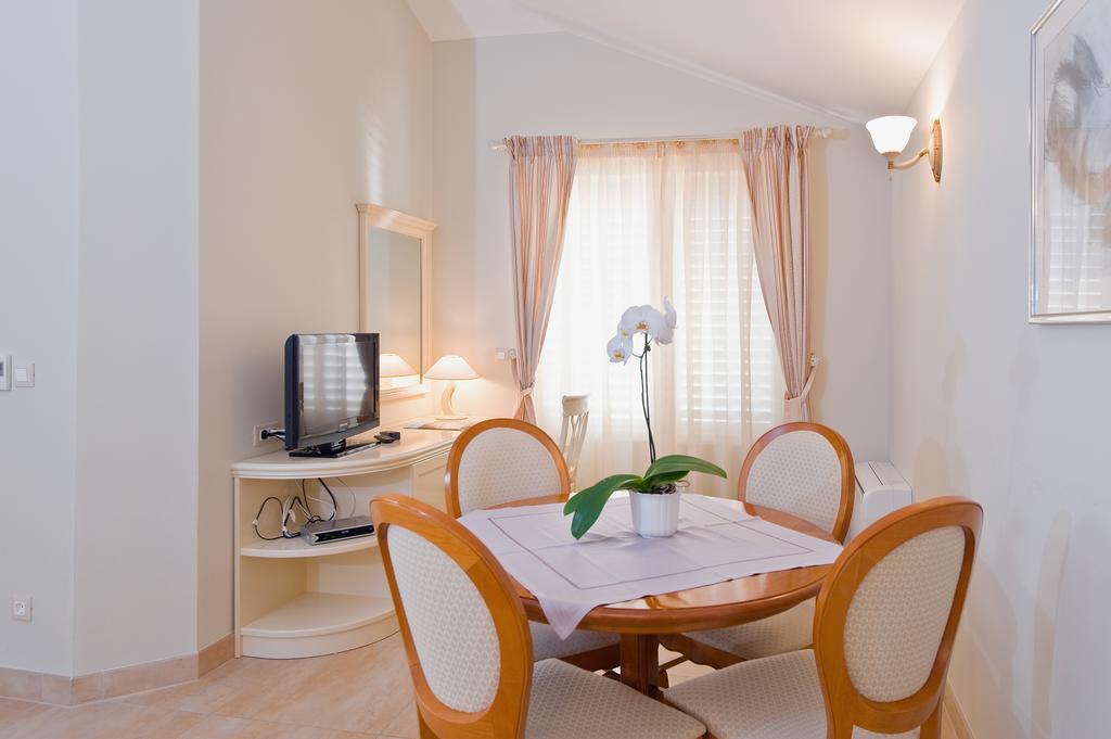 Hotel Sunceva Postelja Brela Bagian luar foto