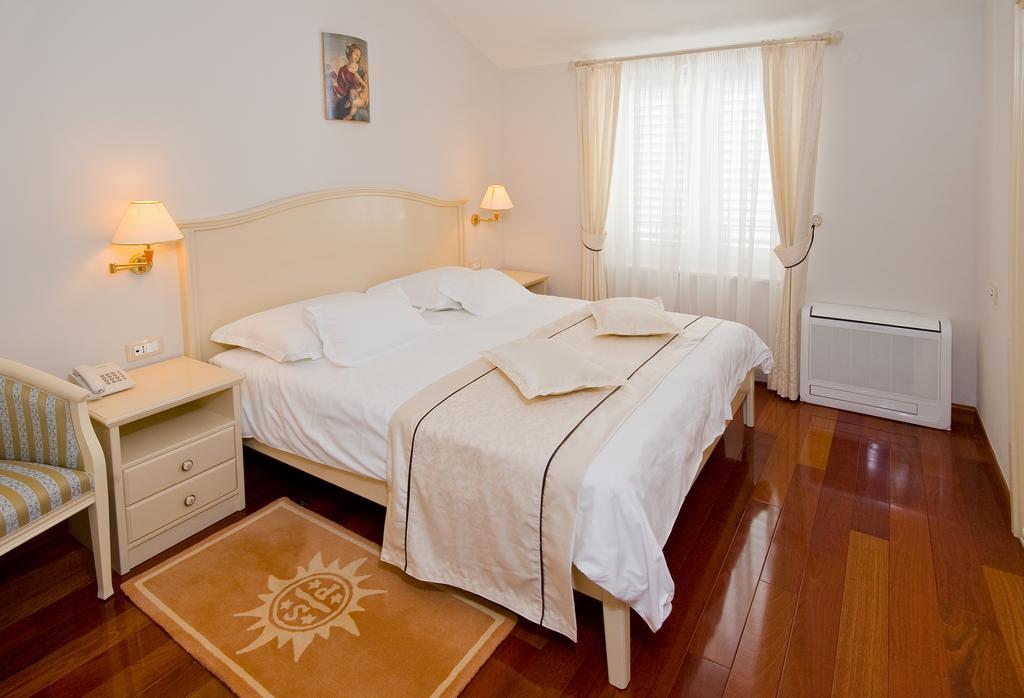 Hotel Sunceva Postelja Brela Bagian luar foto