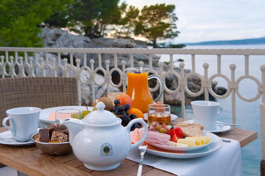 Hotel Sunceva Postelja Brela Bagian luar foto