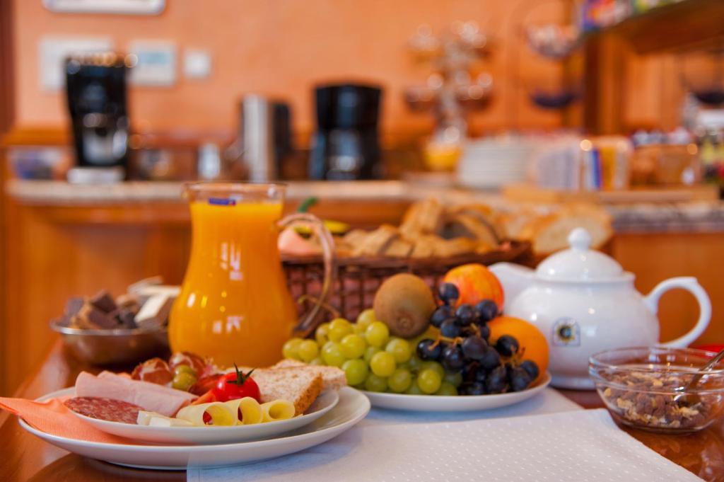 Hotel Sunceva Postelja Brela Bagian luar foto