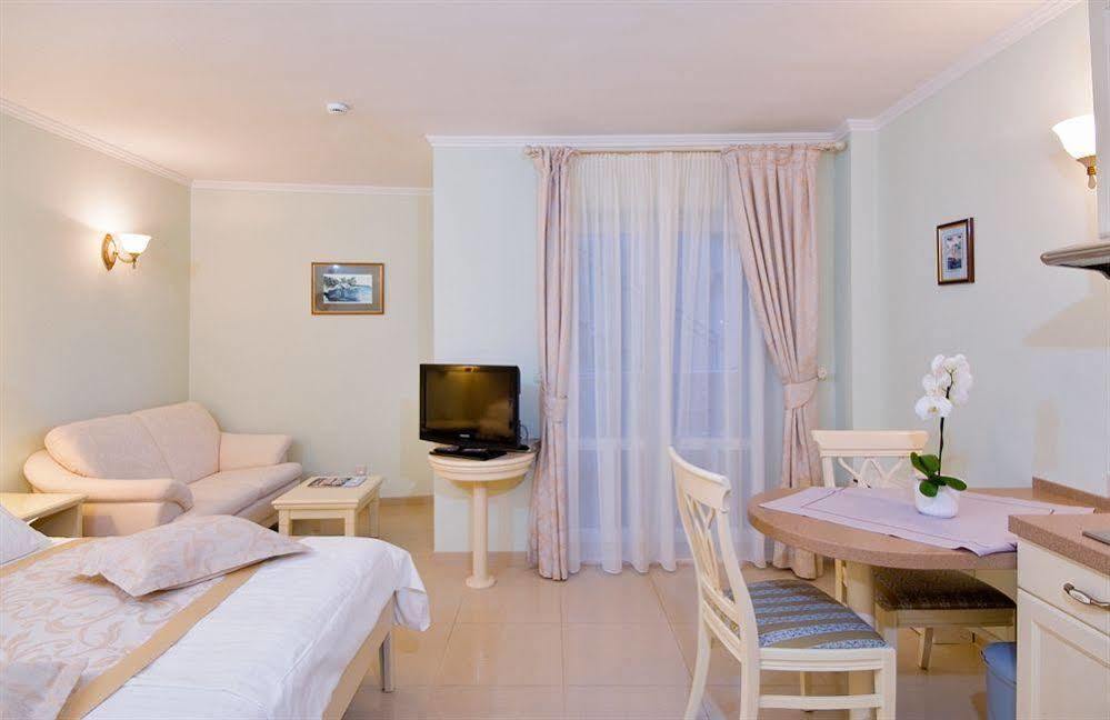 Hotel Sunceva Postelja Brela Bagian luar foto
